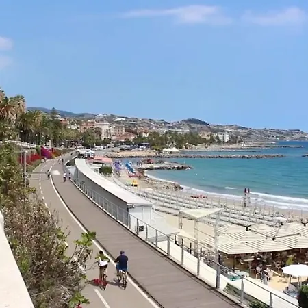 Charming In With Sea View - 55 Sqm Apartament *